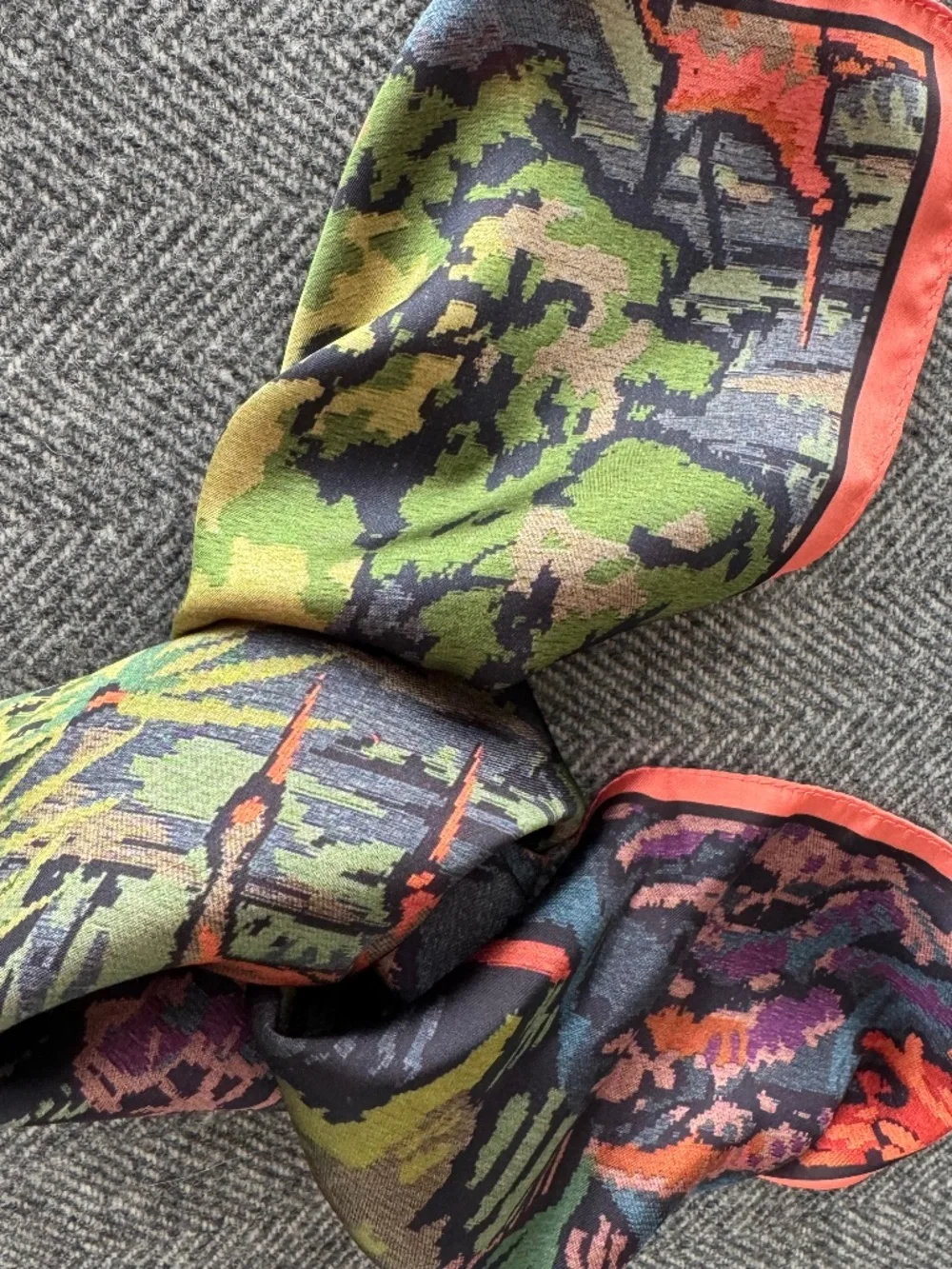 NWOT, SILK SCARF IN BEAUTIFUL TAPESTRY LANDSCAPE PRINT